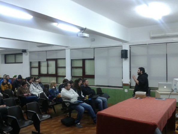 Charla de Esteban Martinena en el Instituto El Brocense