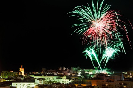 Fuegos artificiales en Cáceres Fuegos artificiales en Cáceres