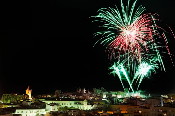 Fuegos artificiales en Cáceres Fuegos artificiales en Cáceres